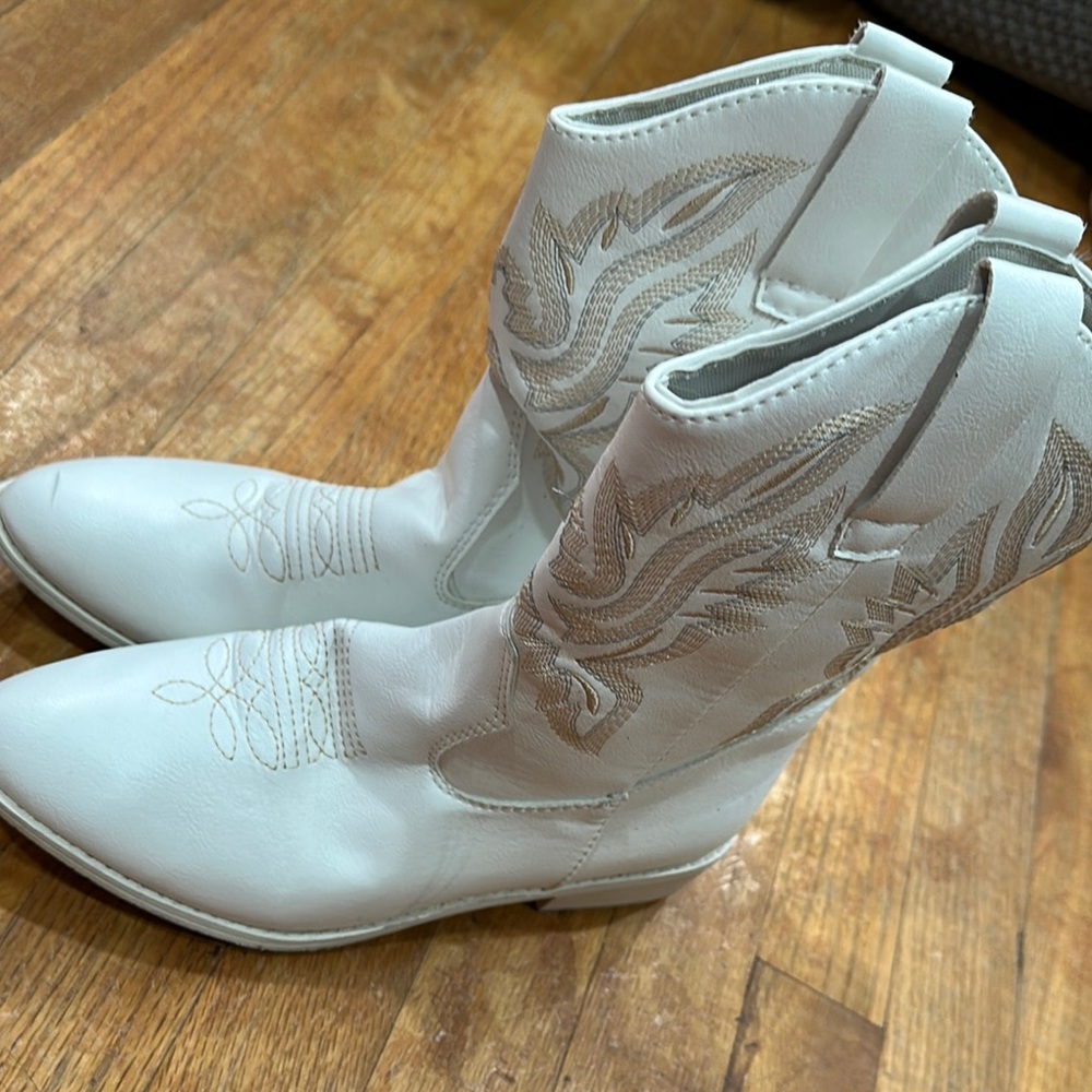 White Western-Style Women's Boots